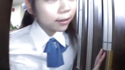 Putri kini jepang hot 2018 mengenakan gaun